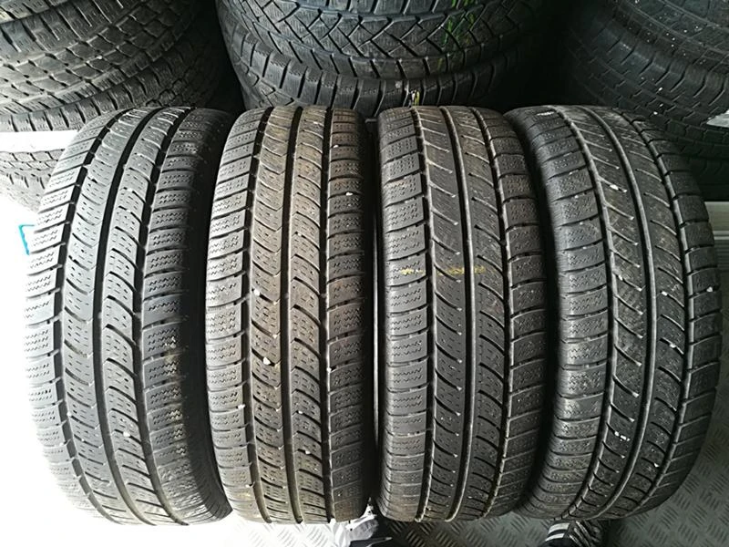 Гуми Зимни 205/65R16, снимка 1 - Гуми и джанти - 23626646