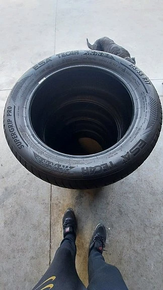 Гуми Зимни 215/55R17, снимка 2 - Гуми и джанти - 42994927