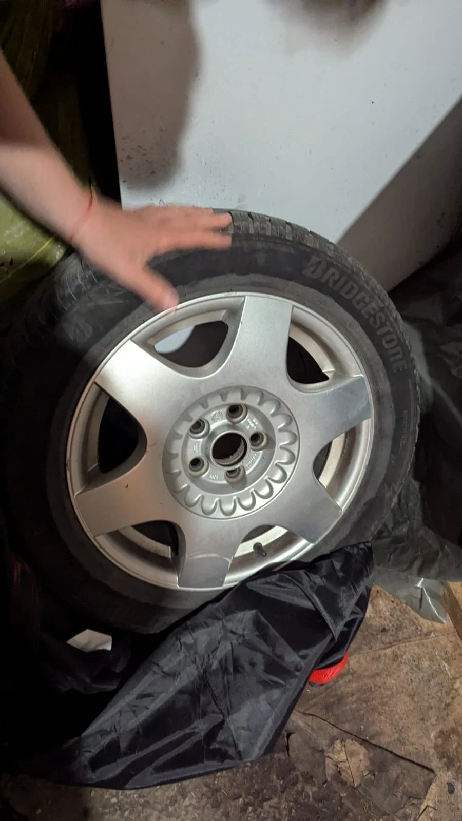 Гуми с джанти Bridgestone 205/55R16, снимка 6 - Гуми и джанти - 54522675