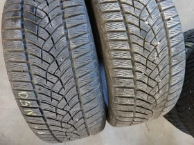 Гуми Зимни 225/40R18, снимка 1 - Гуми и джанти - 44396645