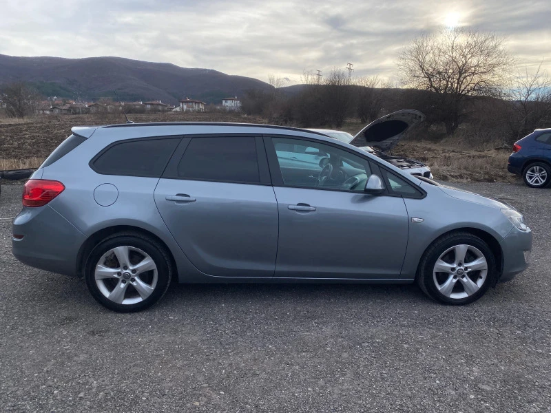 Opel Astra 1.7 CDTI, снимка 4 - Автомобили и джипове - 39407542