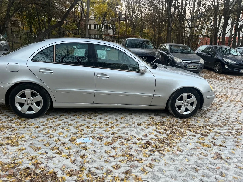 Mercedes-Benz E 220, снимка 8 - Автомобили и джипове - 47909046