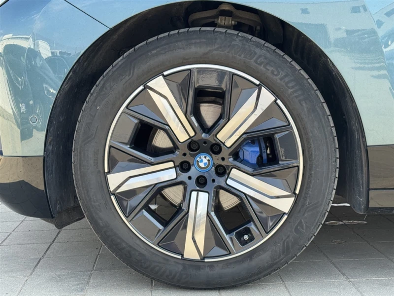 BMW iX xDrive40, снимка 5 - Автомобили и джипове - 50708810