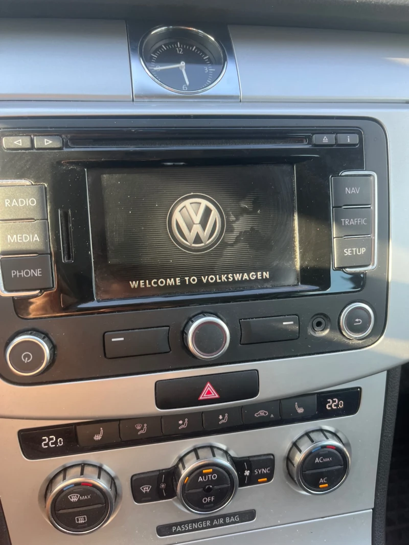 VW Passat VW Passat 1.6TDI, снимка 9 - Автомобили и джипове - 52102739