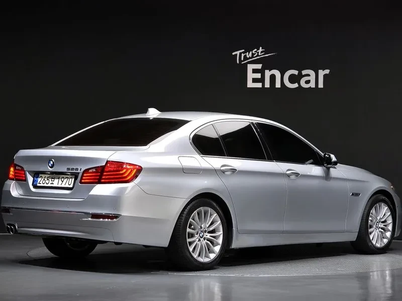 BMW 520 i - САМО 30% АВАНС, снимка 2 - Автомобили и джипове - 55803153
