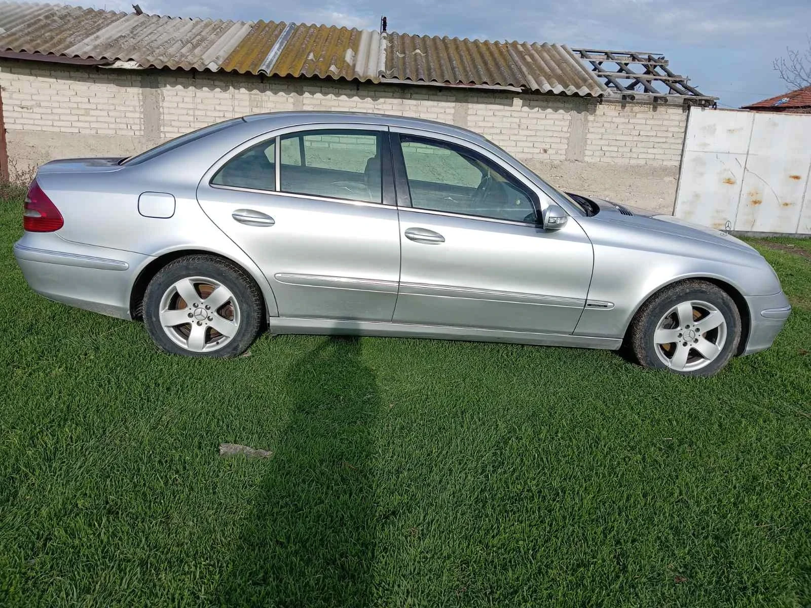 Mercedes-Benz E 270 270CDI  - изображение 4