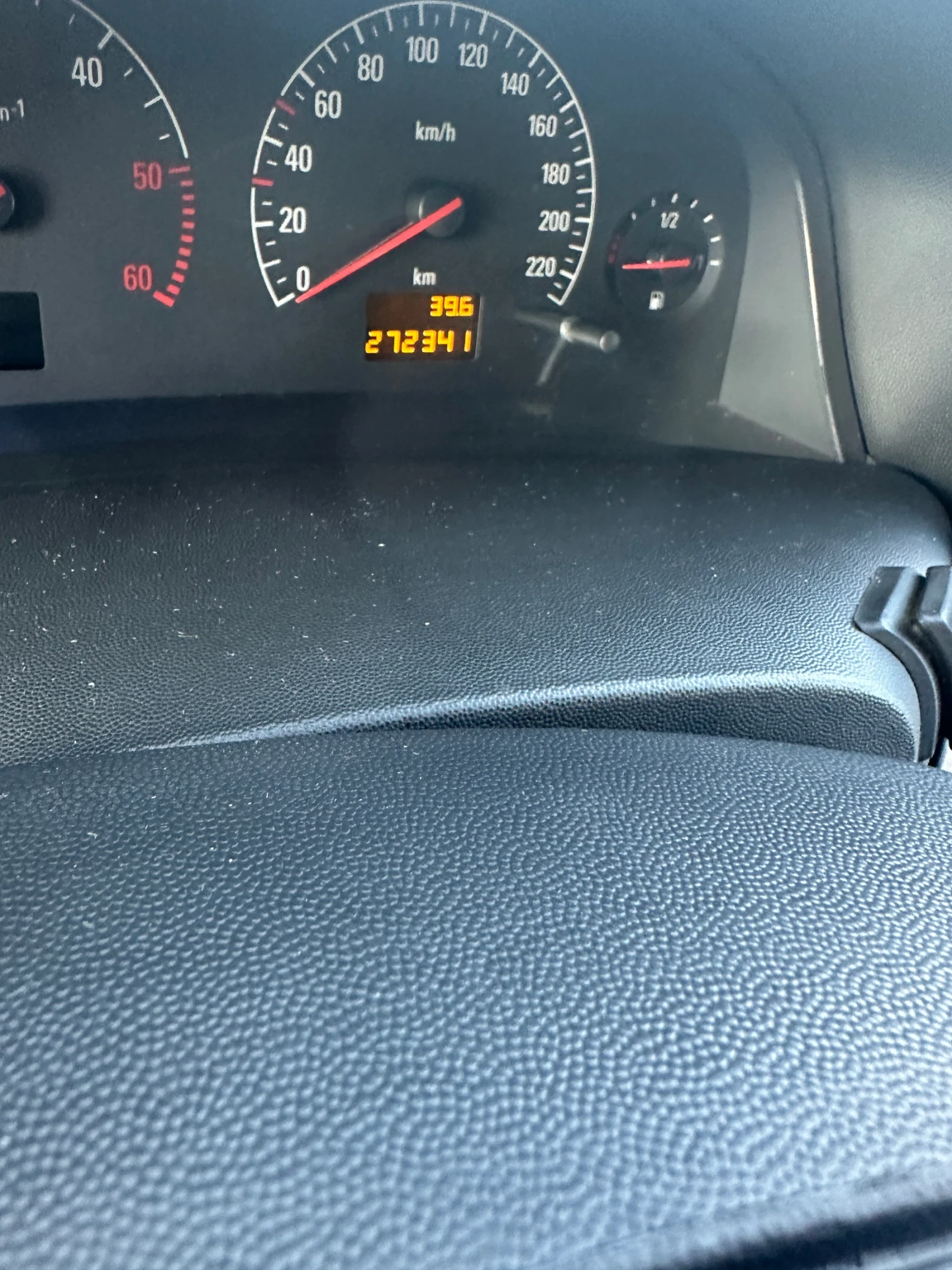 Opel Vectra 2.2 - изображение 8