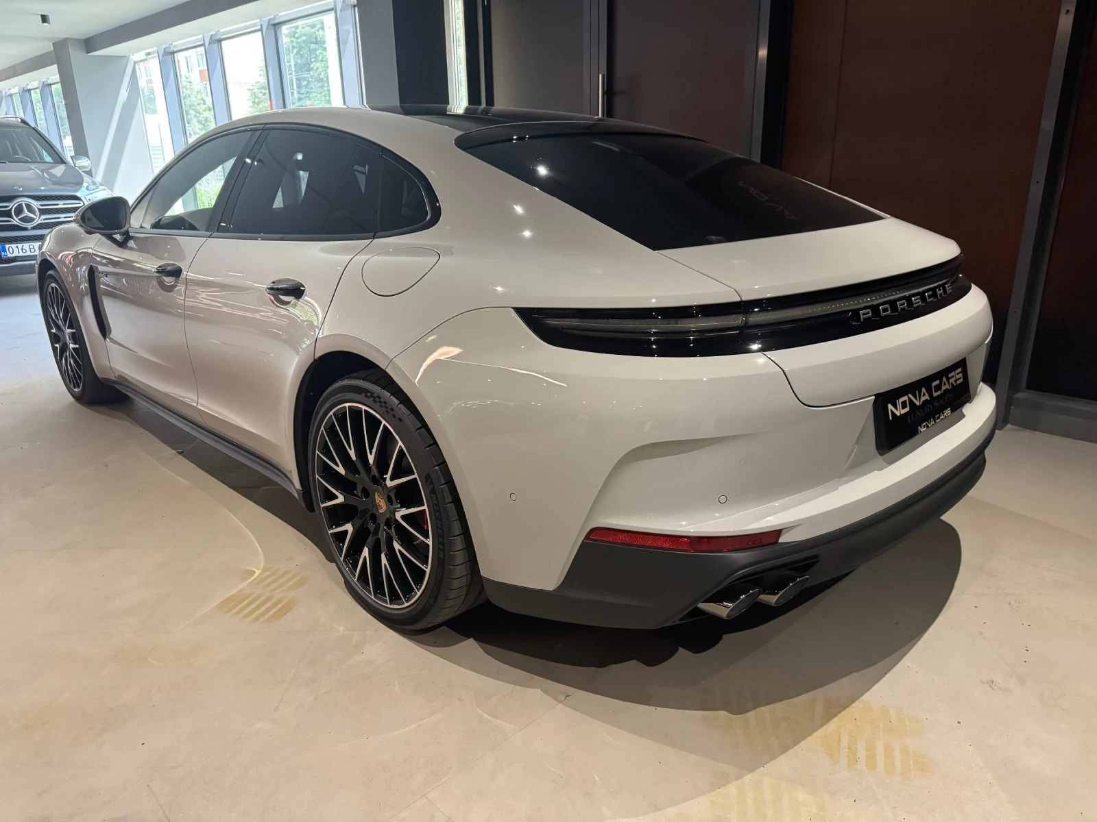 Porsche Panamera 4 E-Hybrid - изображение 4