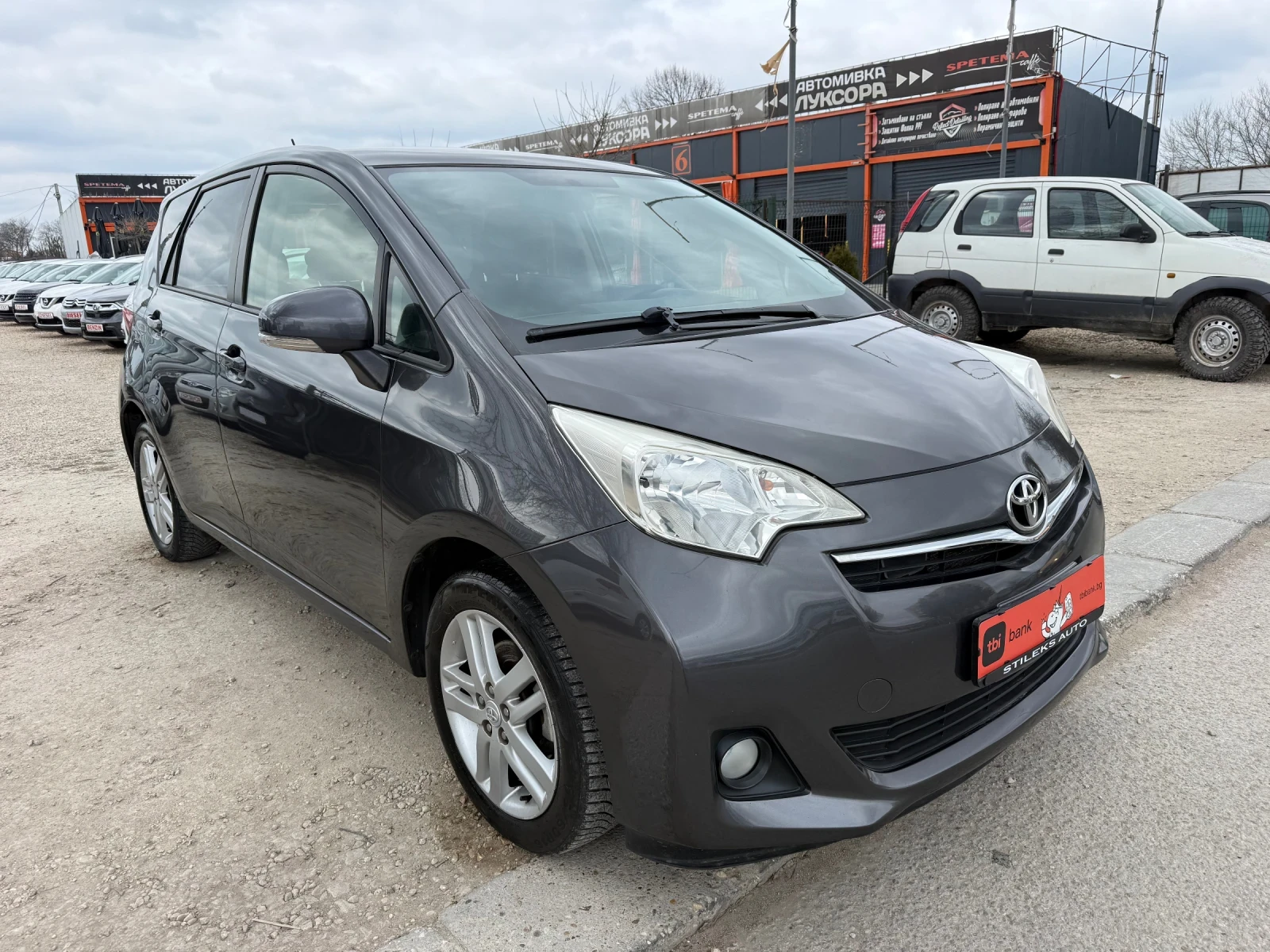 Toyota Verso S 1.3 Бензин-Италия, снимка 2 - Автомобили и джипове - 52913168