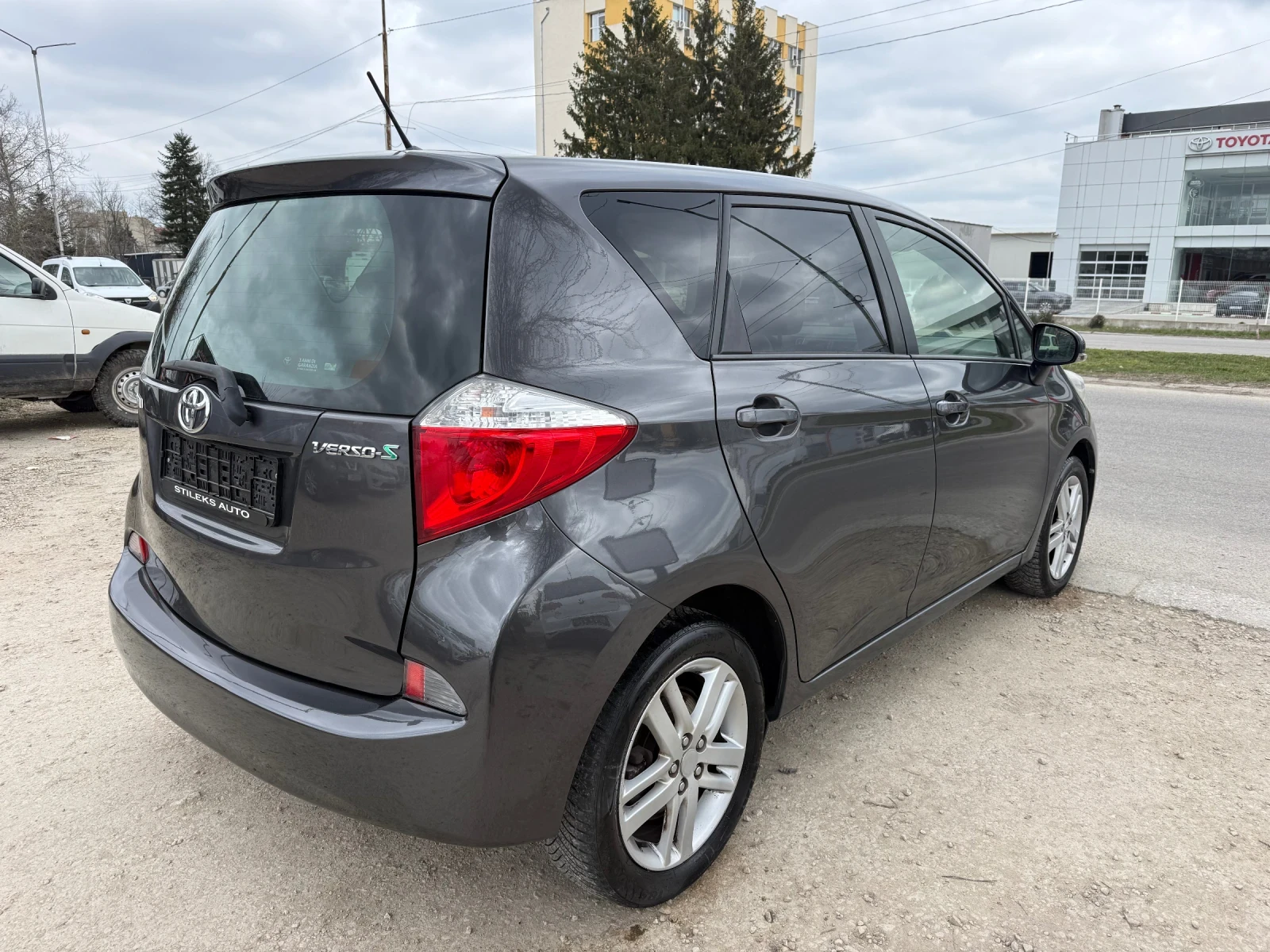 Toyota Verso S 1.3 Бензин-Италия, снимка 6 - Автомобили и джипове - 52913168