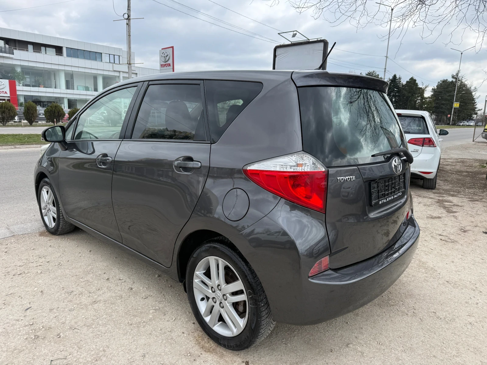 Toyota Verso S 1.3 Бензин-Италия, снимка 5 - Автомобили и джипове - 52913168