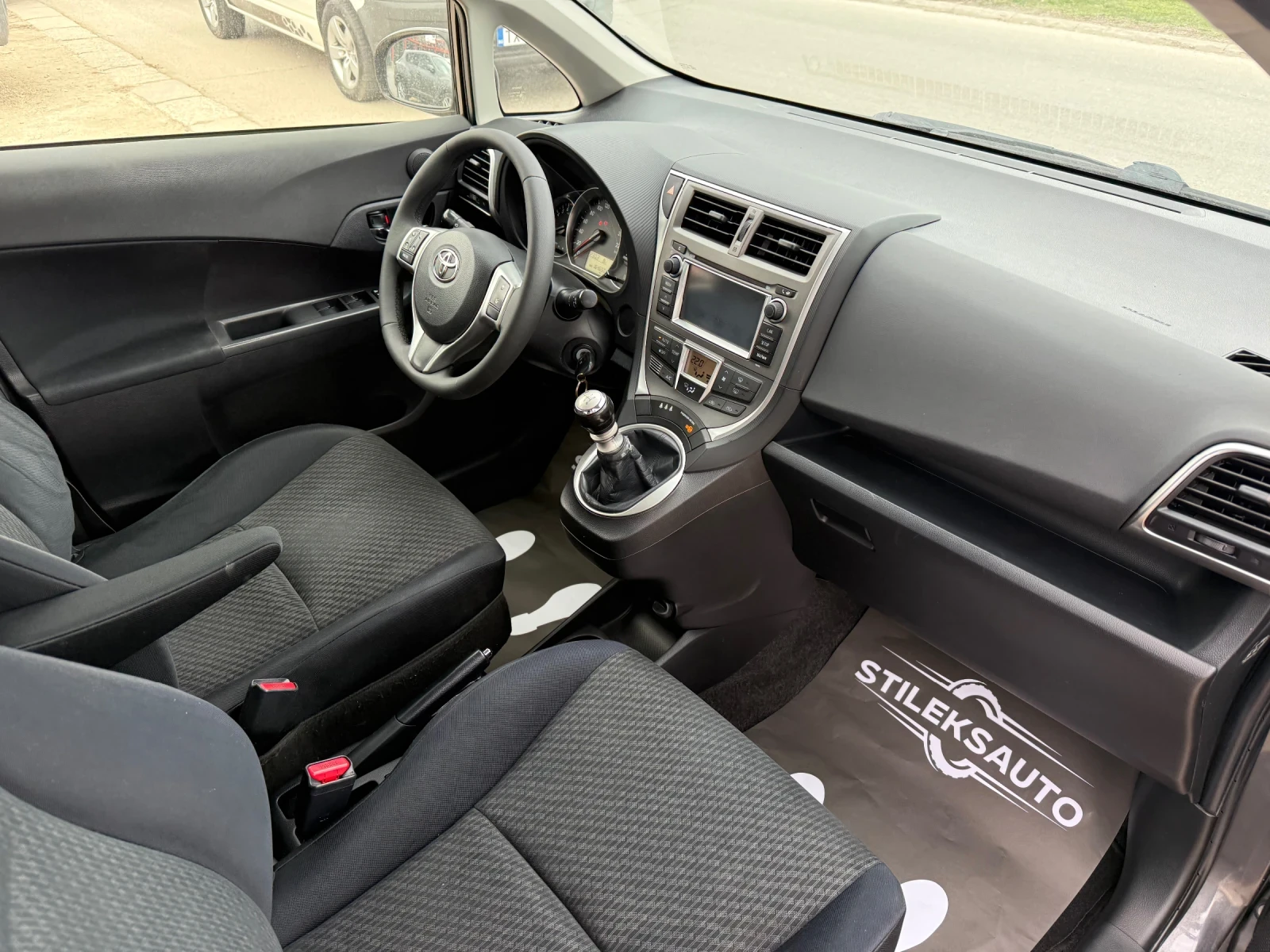 Toyota Verso S 1.3 Бензин-Италия, снимка 7 - Автомобили и джипове - 52913168