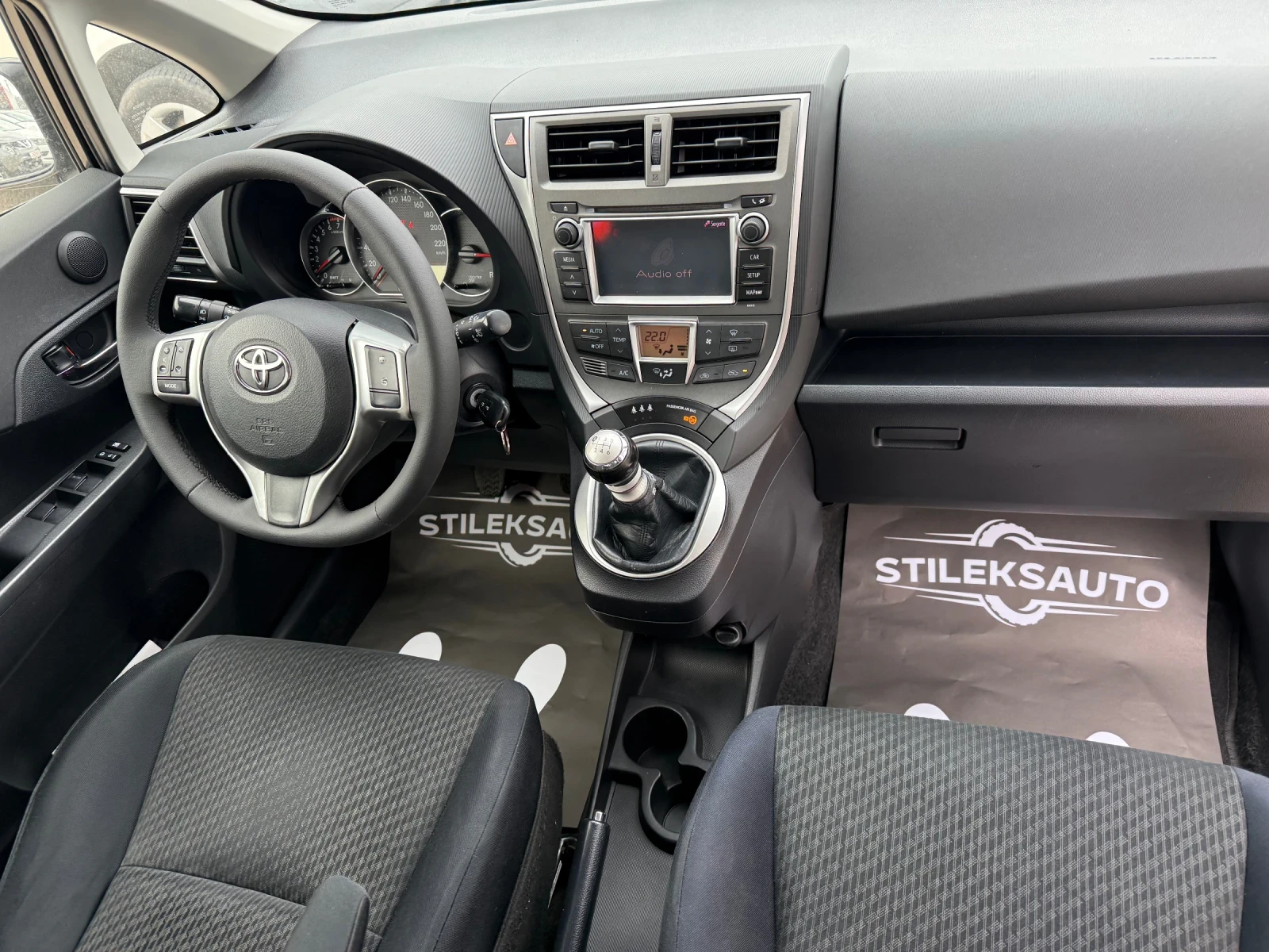 Toyota Verso S 1.3 Бензин-Италия, снимка 9 - Автомобили и джипове - 52913168