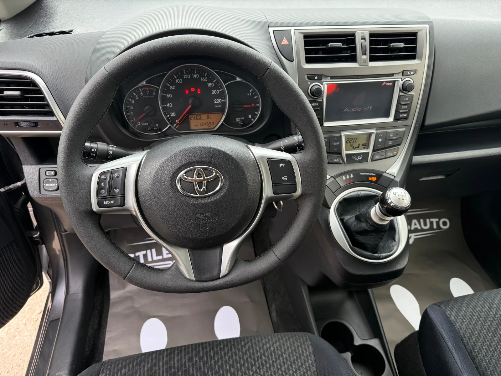 Toyota Verso S 1.3 Бензин-Италия, снимка 8 - Автомобили и джипове - 52913168