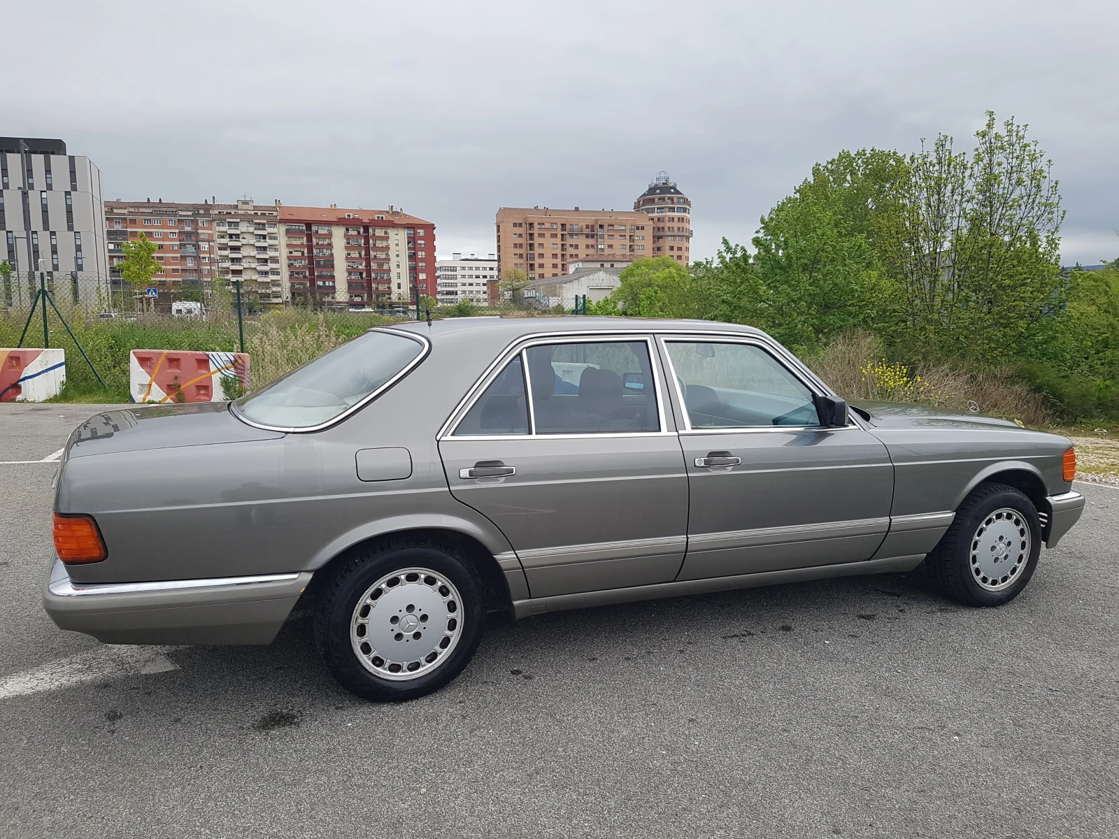 Mercedes-Benz 126 300SE, снимка 3 - Автомобили и джипове - 54084286
