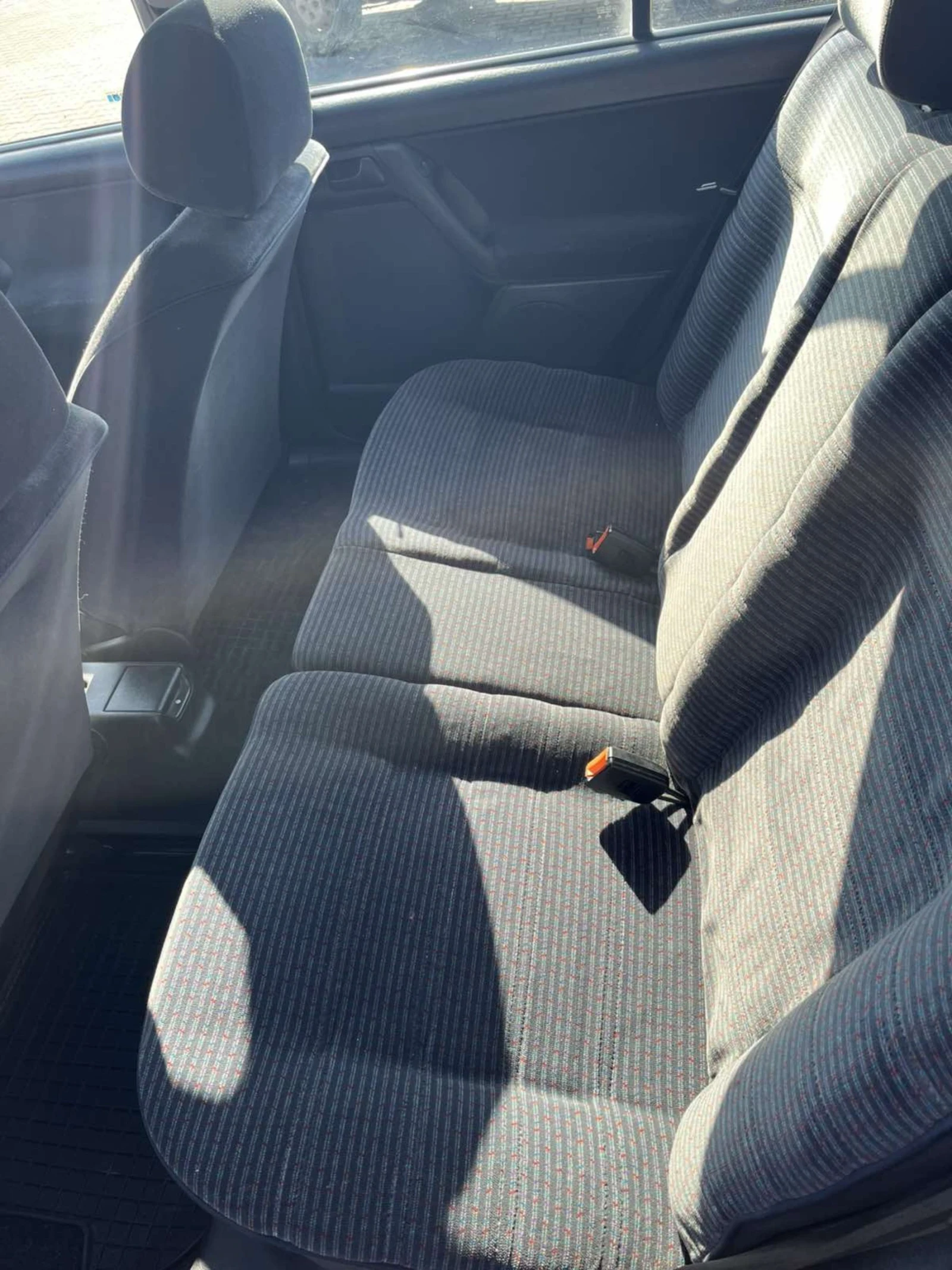 VW Golf 1.6 Газ/Бензин, снимка 9 - Автомобили и джипове - 54165116