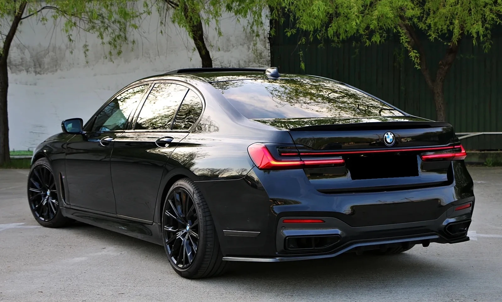 BMW 750 d xDrive M-Sport, снимка 2 - Автомобили и джипове - 54547461