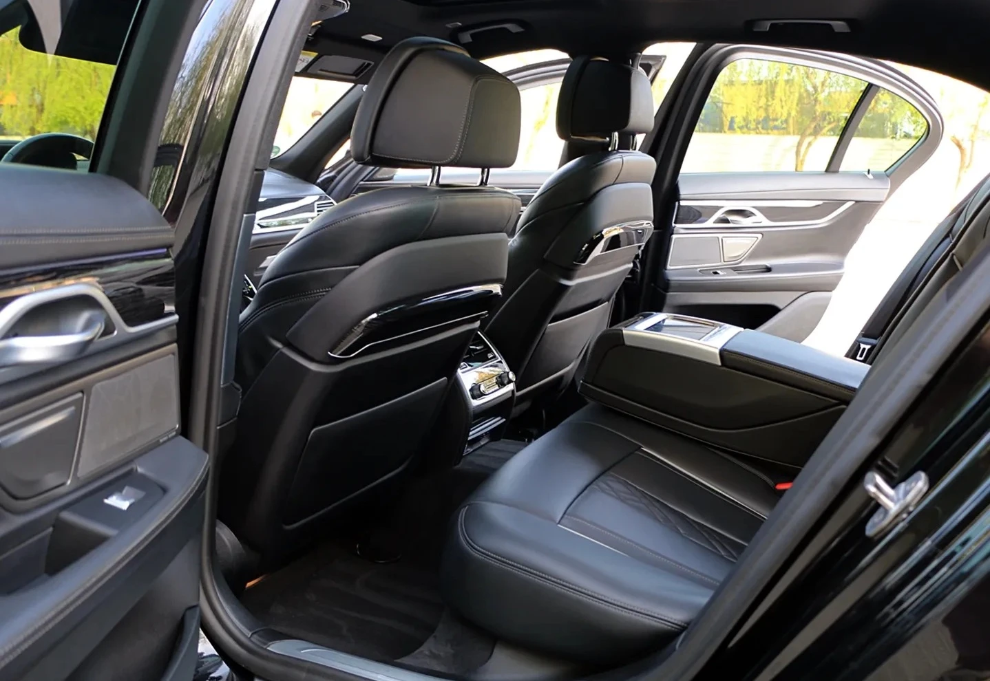 BMW 750 d xDrive M-Sport, снимка 7 - Автомобили и джипове - 54547461