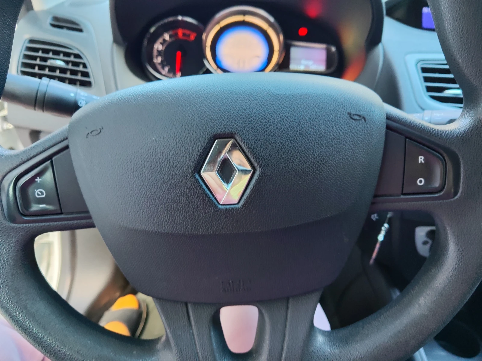 Renault Megane III, 1, 5 tDi, снимка 12 - Автомобили и джипове - 54683743