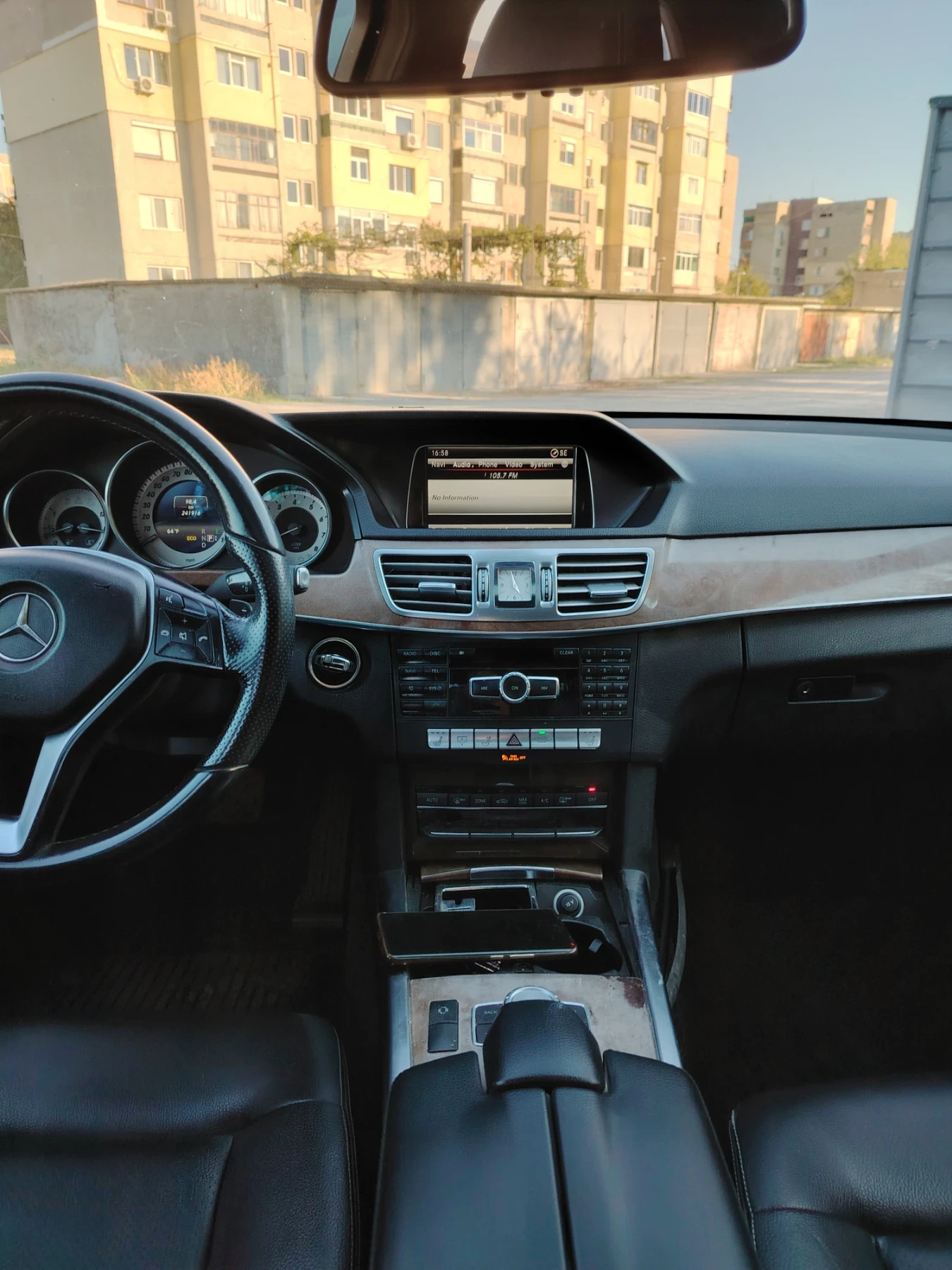Mercedes-Benz E 350 АМГ пакет Бартер , снимка 12 - Автомобили и джипове - 54802177