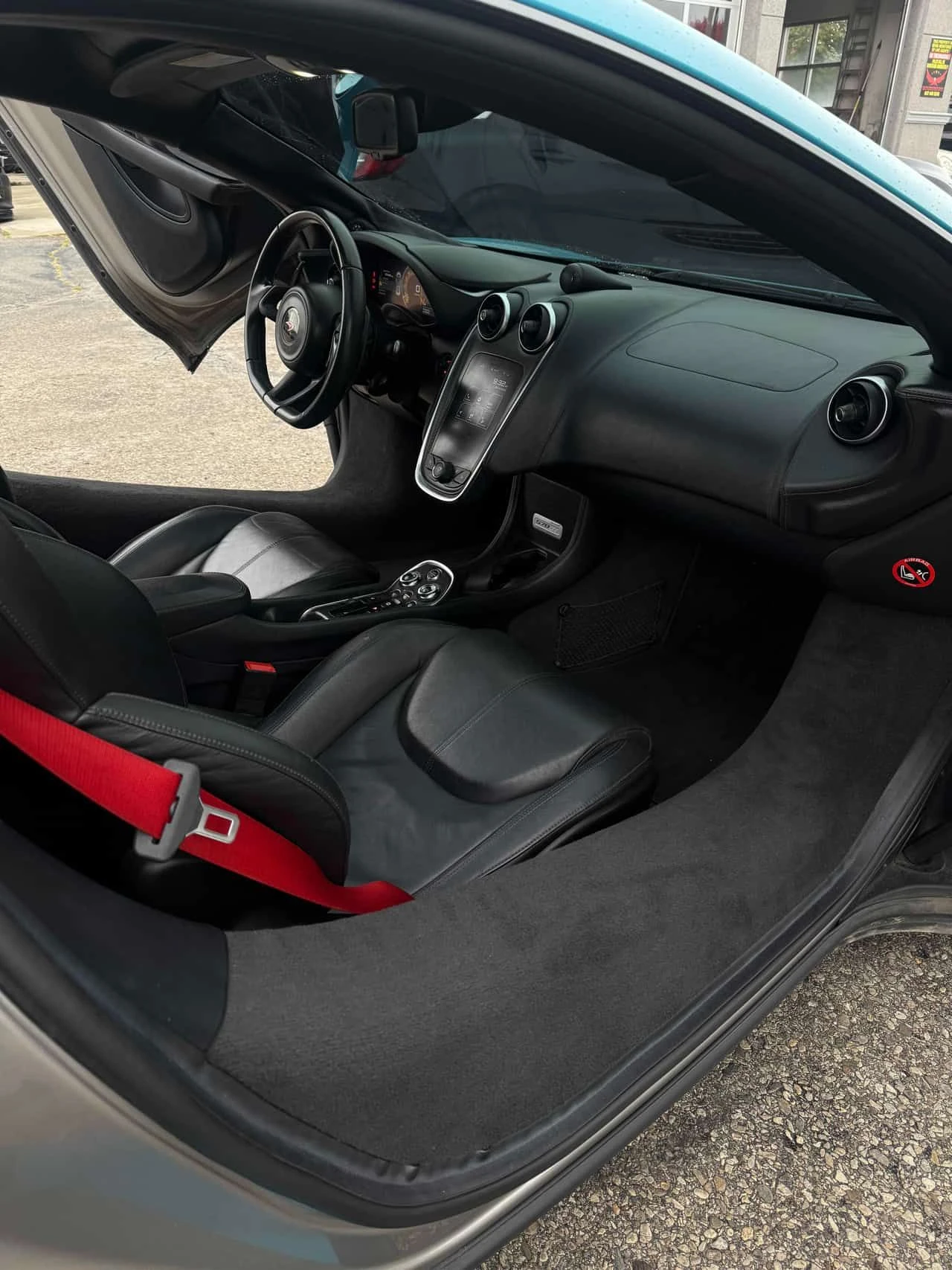 McLaren 570S Coupe * CARFAX * БЕЗ ПЪРВОНАЧАЛНА ВНОСКА, снимка 8 - Автомобили и джипове - 54865364