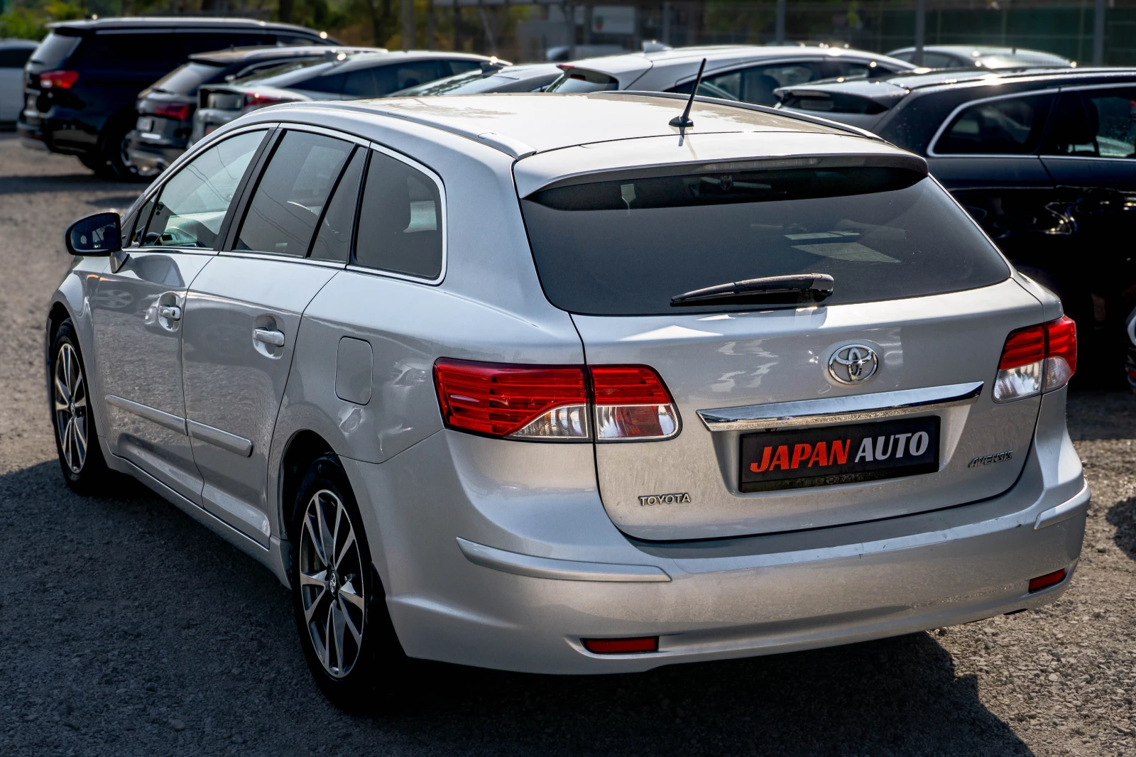 Toyota Avensis 1.8 бензин! ТОП! С ГАРАНЦИЯ , снимка 6 - Автомобили и джипове - 56017368