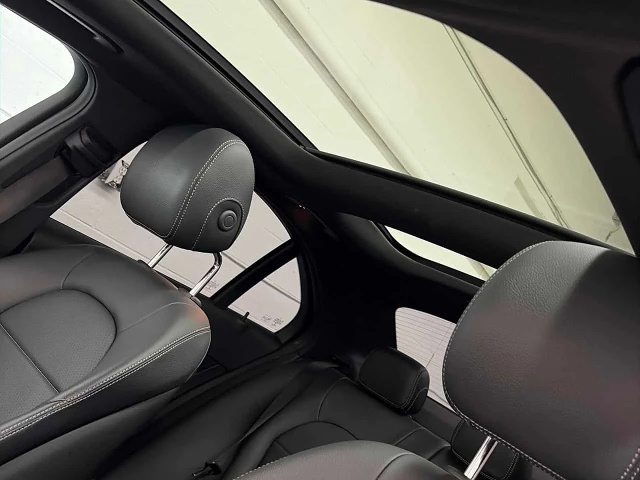 Mercedes-Benz C 300 * АВТОКРЕДИТ * ГЛАВНО ПРЕДСТАВИТЕЛСТВО, снимка 10 - Автомобили и джипове - 56192459