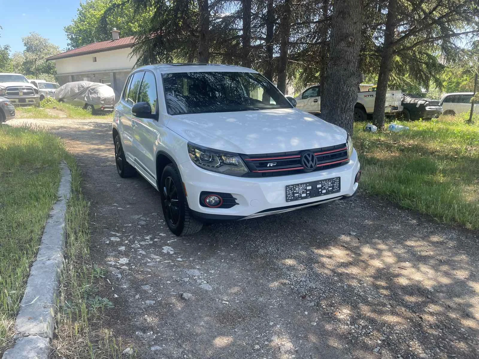 VW Tiguan 2.0 PANORAMA R-LINE 4X4 - изображение 2