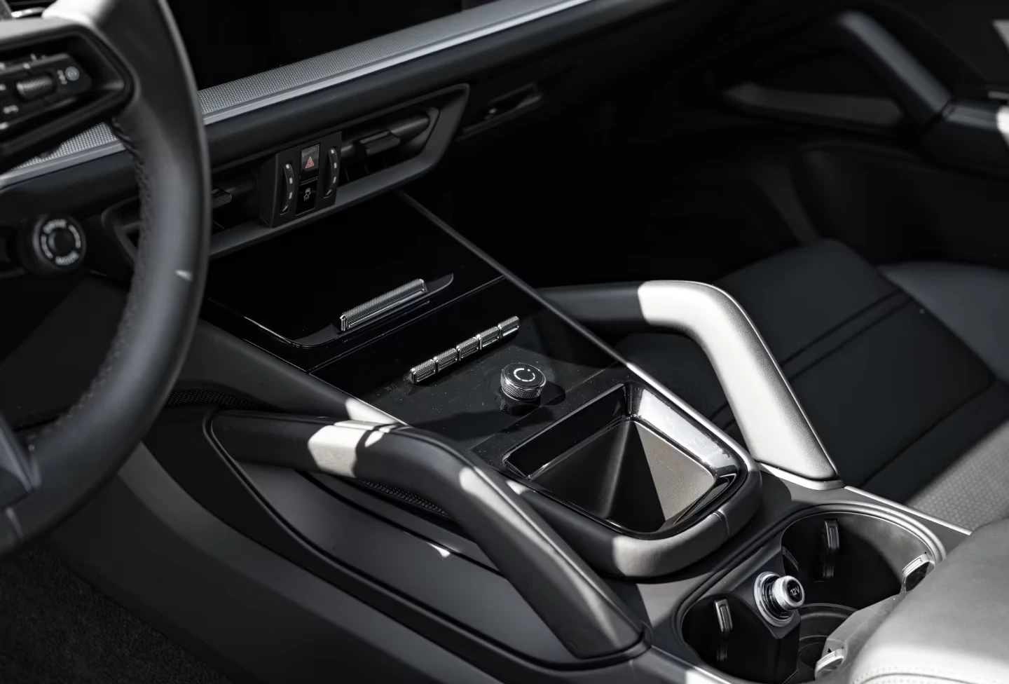 Porsche Cayenne S* E-HYBRID* PANO* HEAD-UP* BOSE* MEMORY* DISTR* , снимка 14 - Автомобили и джипове - 54452256