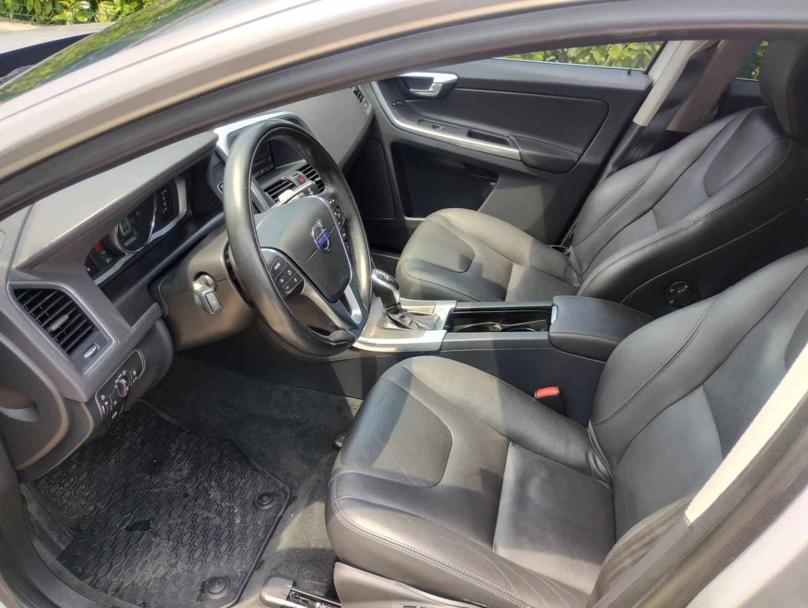 Volvo XC60 3.2 premier+ 126000km, снимка 9 - Автомобили и джипове - 55069581