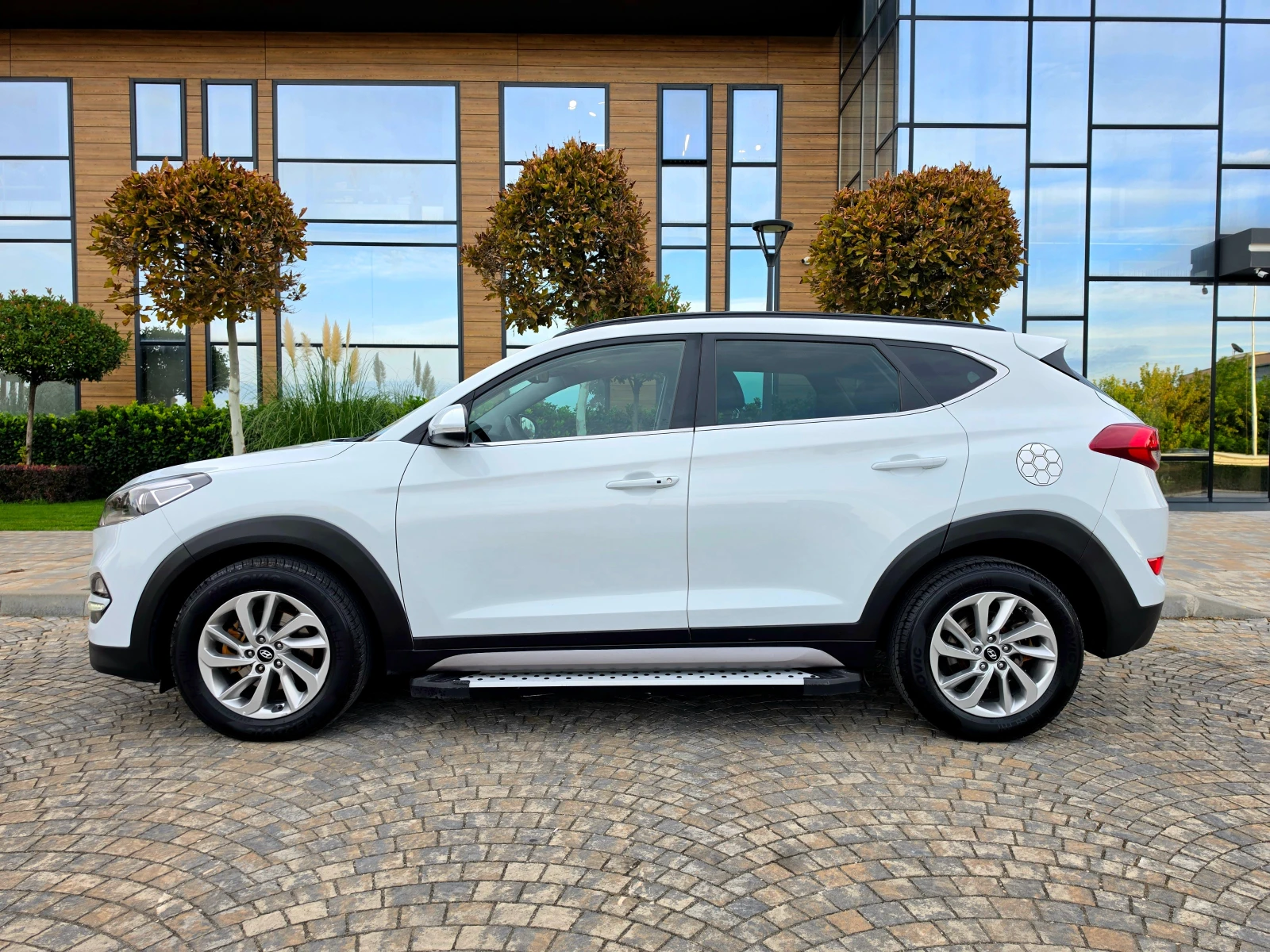 Hyundai Tucson 2.0CRDI* 4×4* KOJA* PANORAMA* , снимка 8 - Автомобили и джипове - 56224255