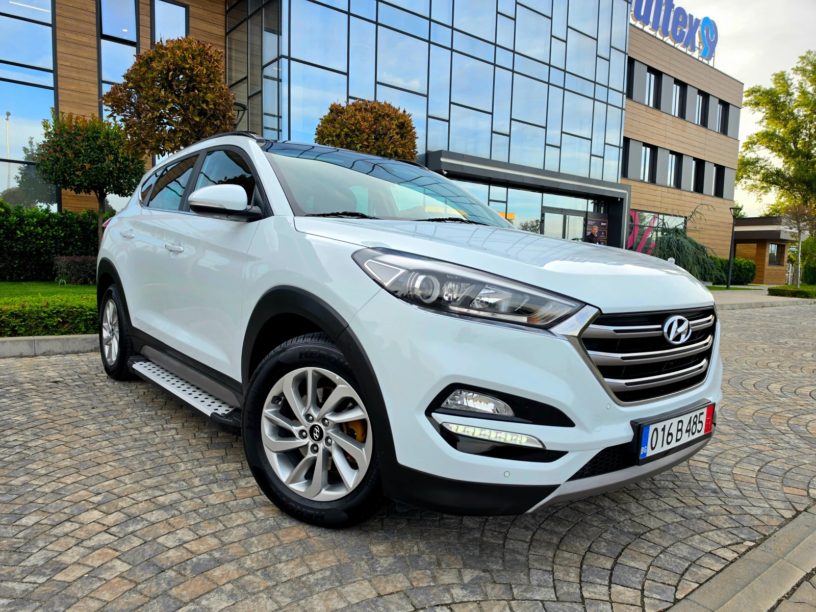 Hyundai Tucson 2.0CRDI* 4×4* KOJA* PANORAMA* , снимка 3 - Автомобили и джипове - 56224255