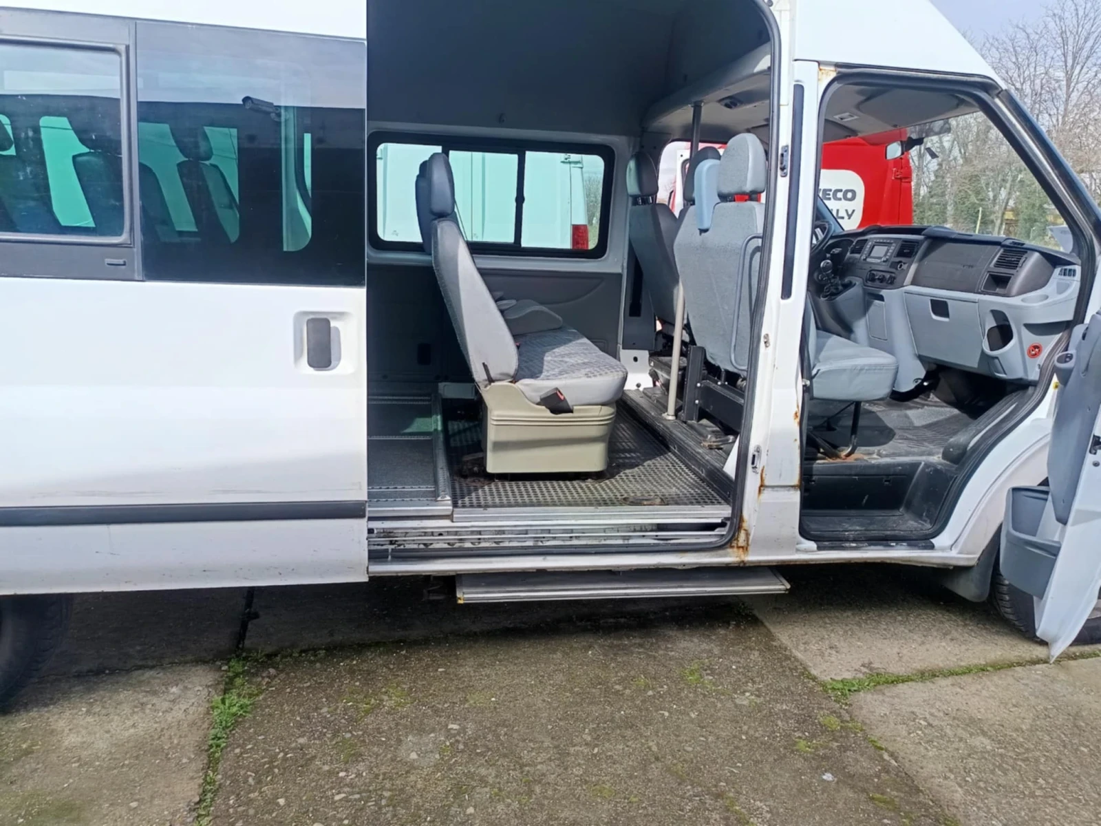 Ford Transit 8+ 1 инвалидна рампа - изображение 7