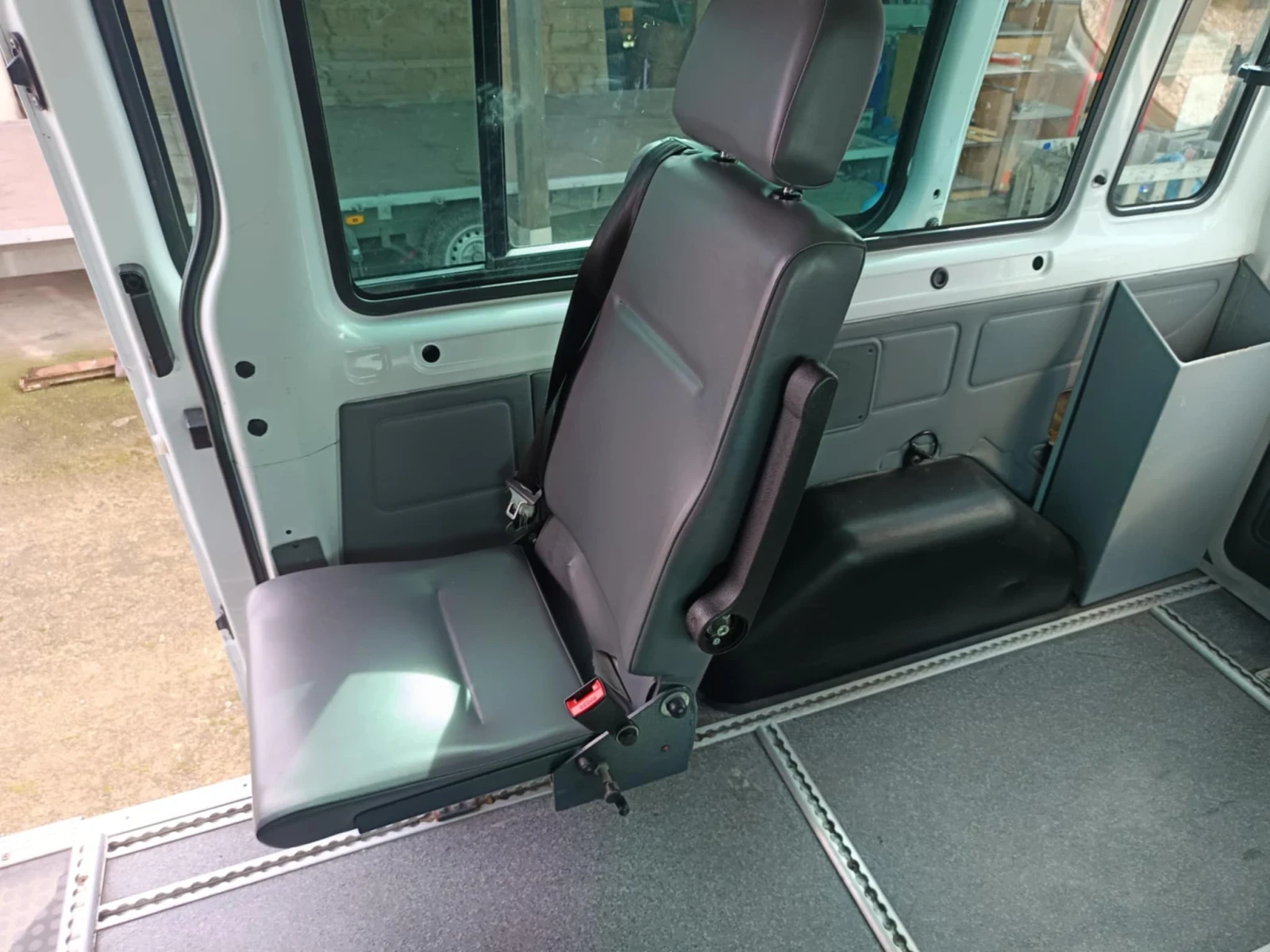 Ford Transit 8+ 1 инвалидна рампа - изображение 9