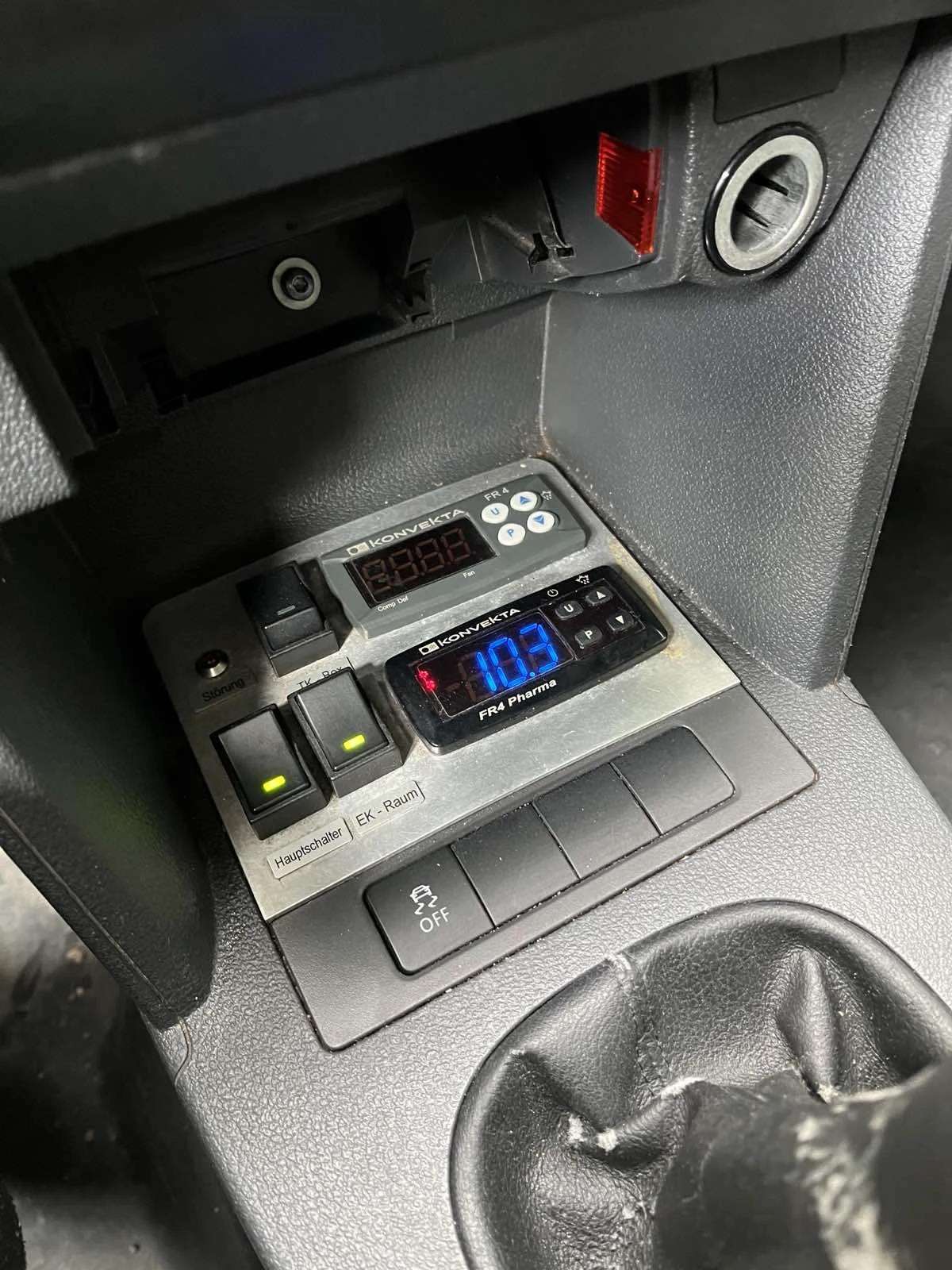 VW Caddy 1.6 Хладилен, снимка 10 - Бусове и автобуси - 54614930