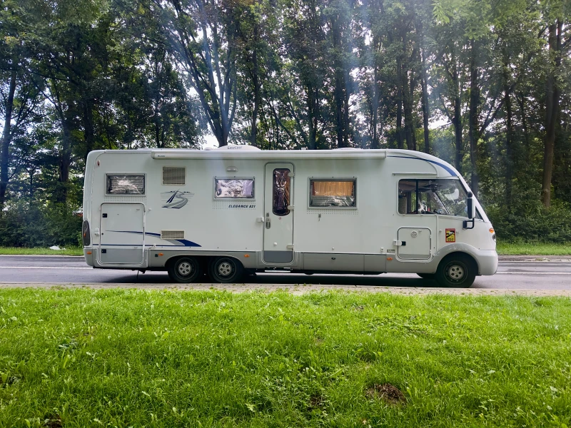 Кемпер Burstner Elegance 821 2.8, снимка 4 - Каравани и кемпери - 53099891