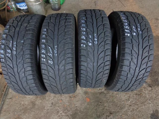 Гуми Зимни 215/65R16, снимка 12 - Гуми и джанти - 20207532