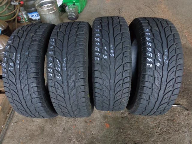 Гуми Зимни 215/65R16, снимка 2 - Гуми и джанти - 20207532