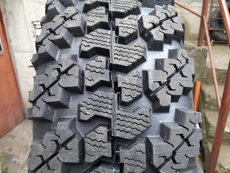 Гуми Зимни 235/75R15, снимка 3 - Гуми и джанти - 23909941