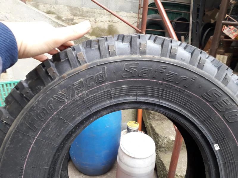 Гуми Зимни 235/75R15, снимка 4 - Гуми и джанти - 23909941