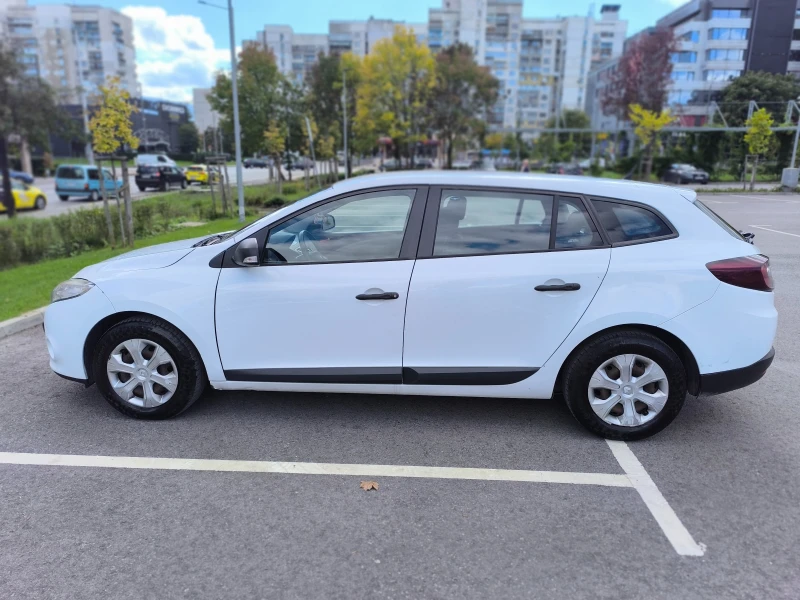 Renault Megane Отлично обслужвана, 110кс, 1.5dCi, от 11.2011, снимка 3 - Автомобили и джипове - 47627181