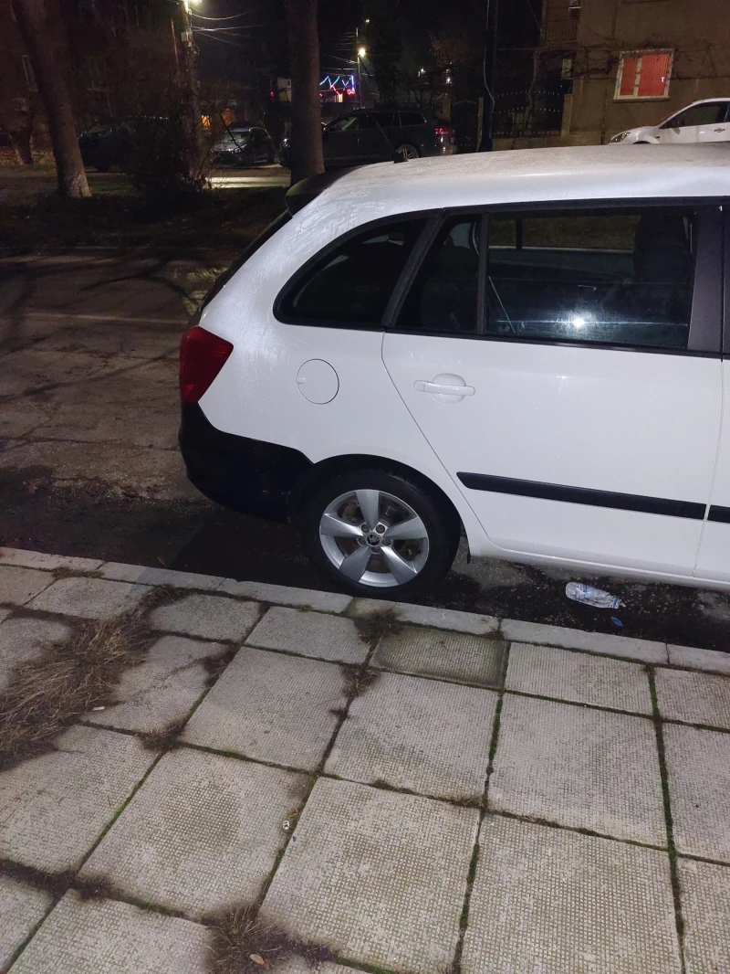 Skoda Fabia 2 комби, снимка 5 - Автомобили и джипове - 48512599