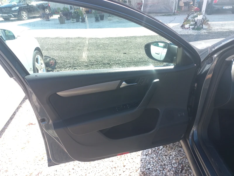 VW Passat 1, 6 TDI VARIANT  NAVI, снимка 12 - Автомобили и джипове - 51997857