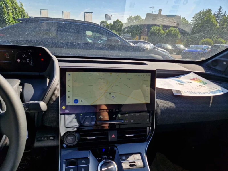 Toyota bZ4X BEV/218HP/LOUNGE/PANO/MEMO/360/JBL/LED/KLESS/525g, снимка 13 - Автомобили и джипове - 52235602