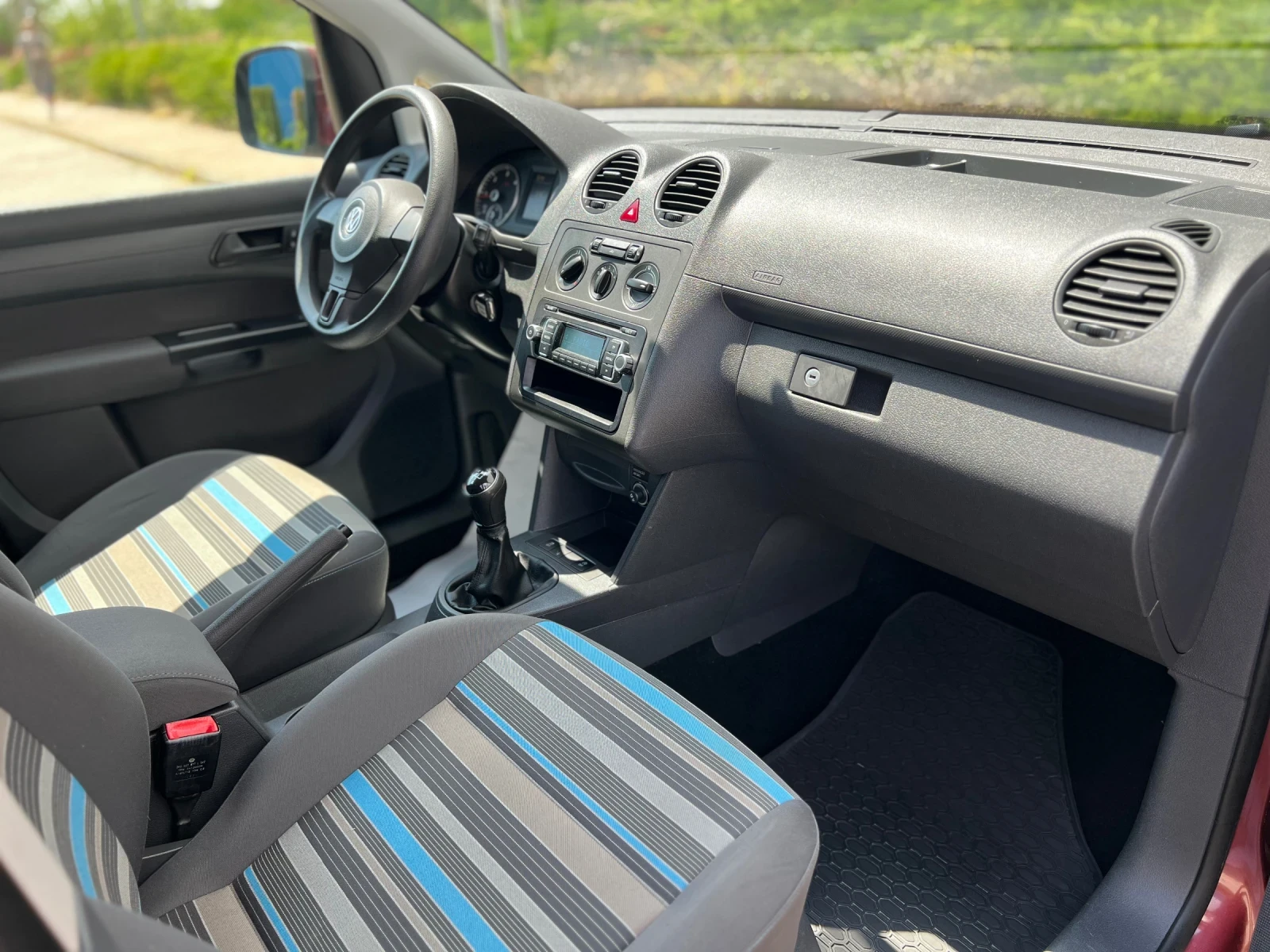 VW Caddy 1.6TDI-7места-Лизинг по 350лв | Mobile.bg — изображение 12
