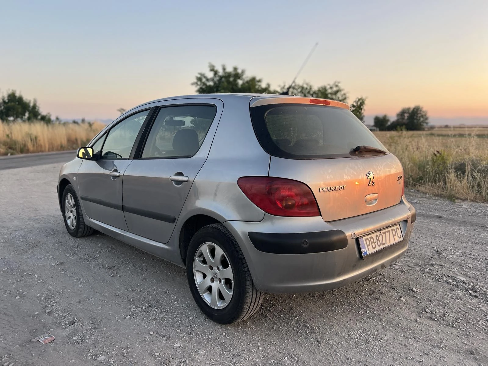 Peugeot 307 90 к.с. 2.0 HDI - изображение 2