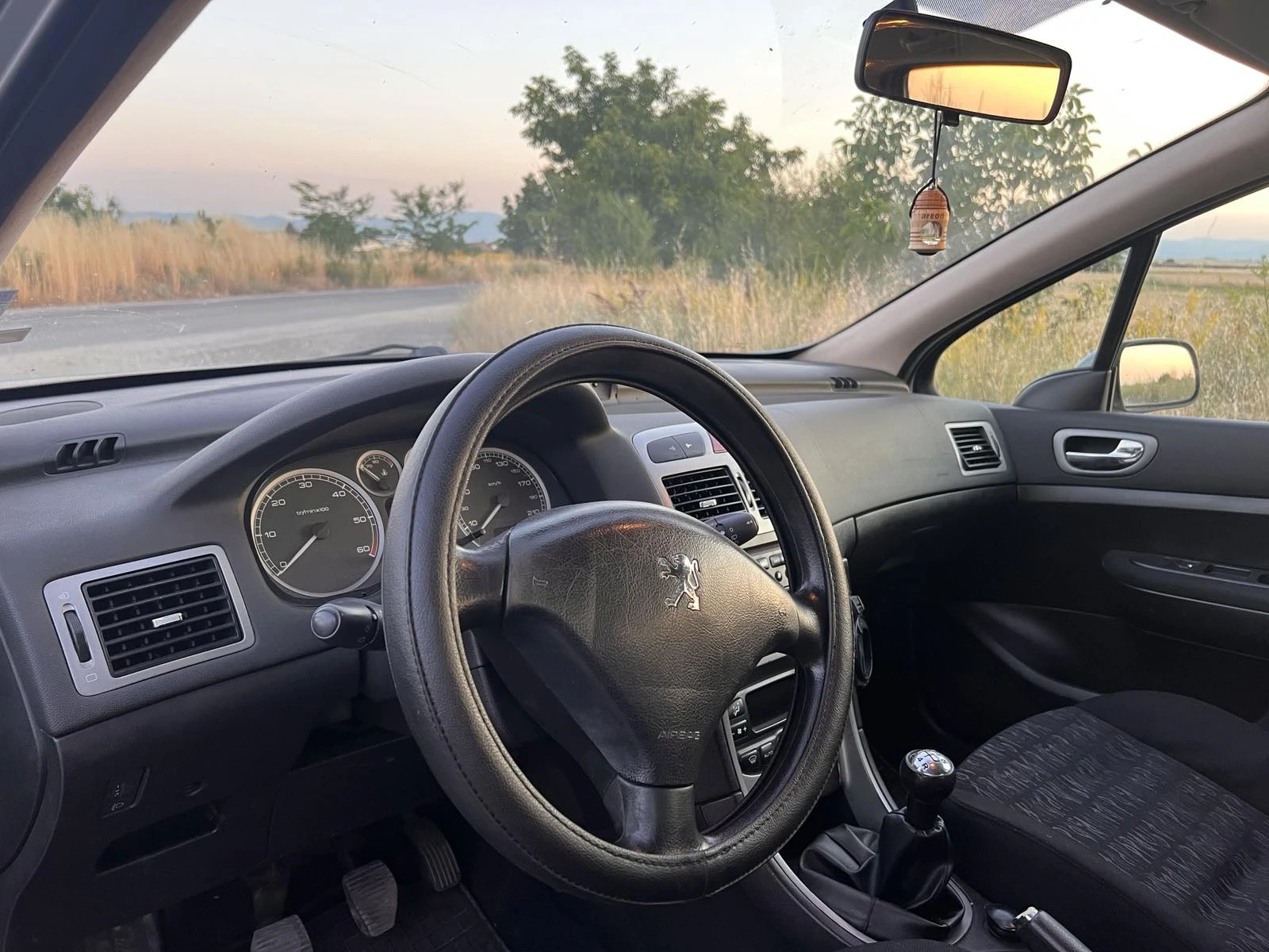 Peugeot 307 90 к.с. 2.0 HDI - изображение 5