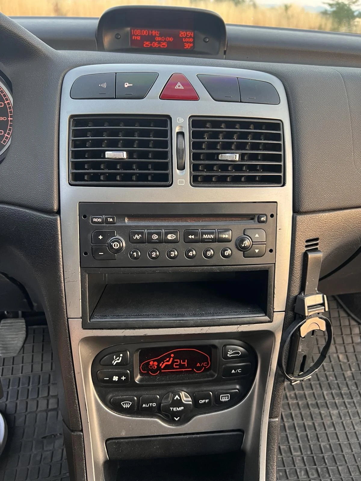 Peugeot 307 90 к.с. 2.0 HDI - изображение 7