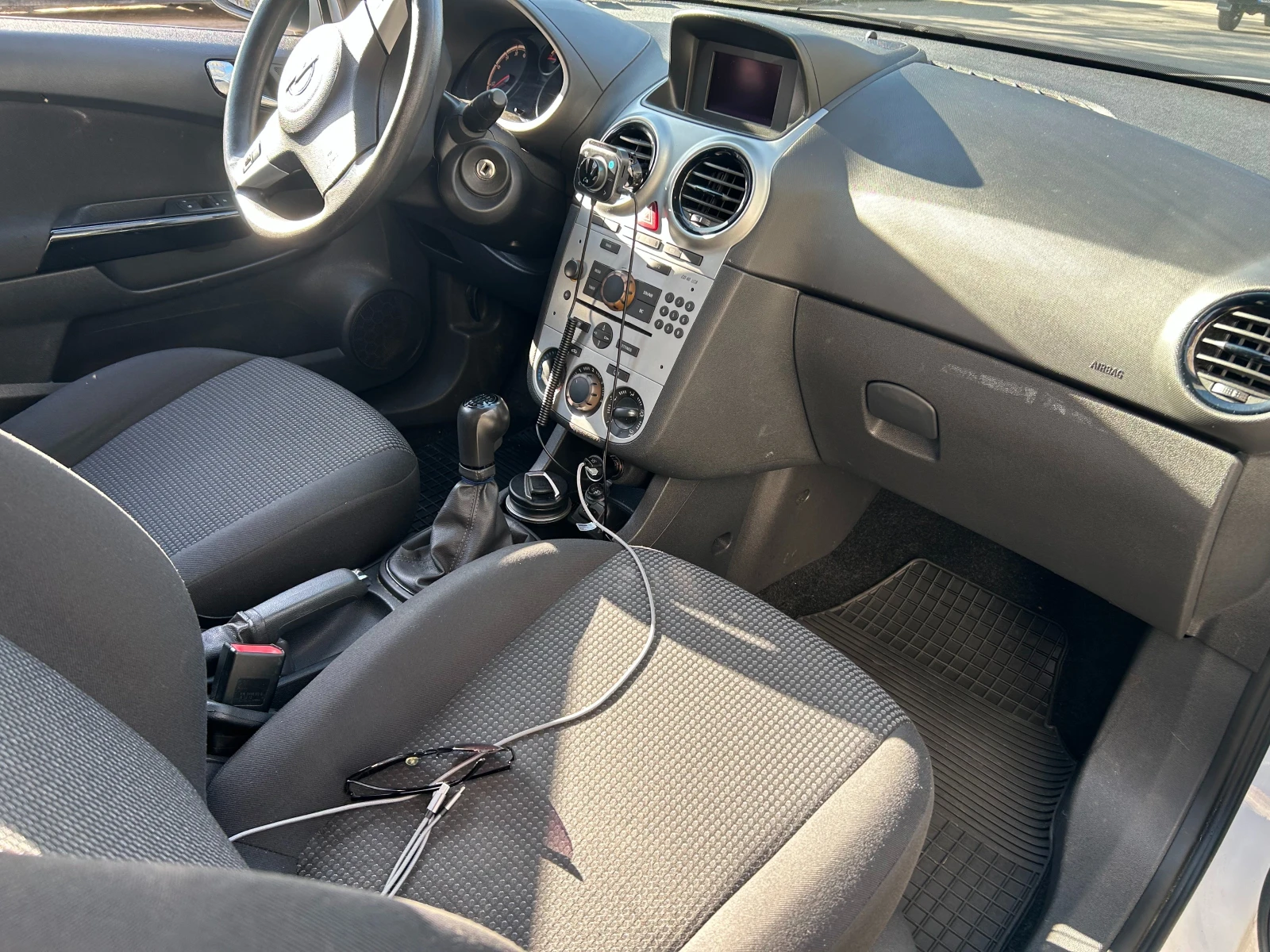 Opel Corsa 1.3 Ecoflex, снимка 11 - Автомобили и джипове - 53865178