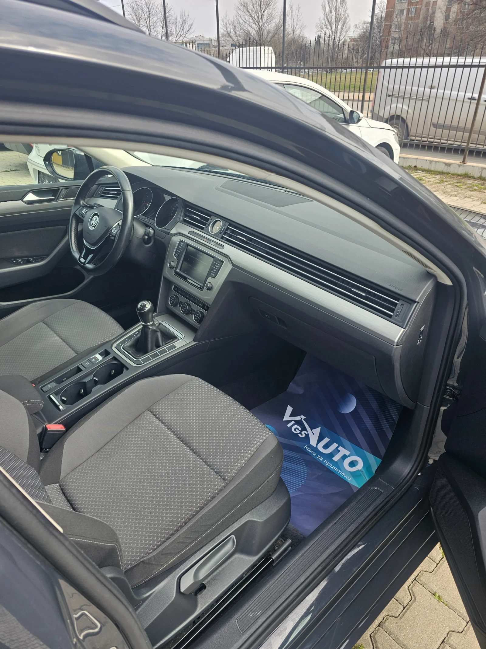 VW Passat, снимка 2 - Автомобили и джипове - 53870446